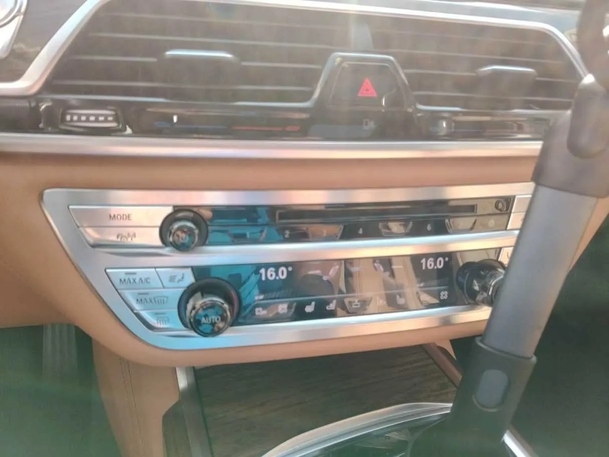 Car image 32