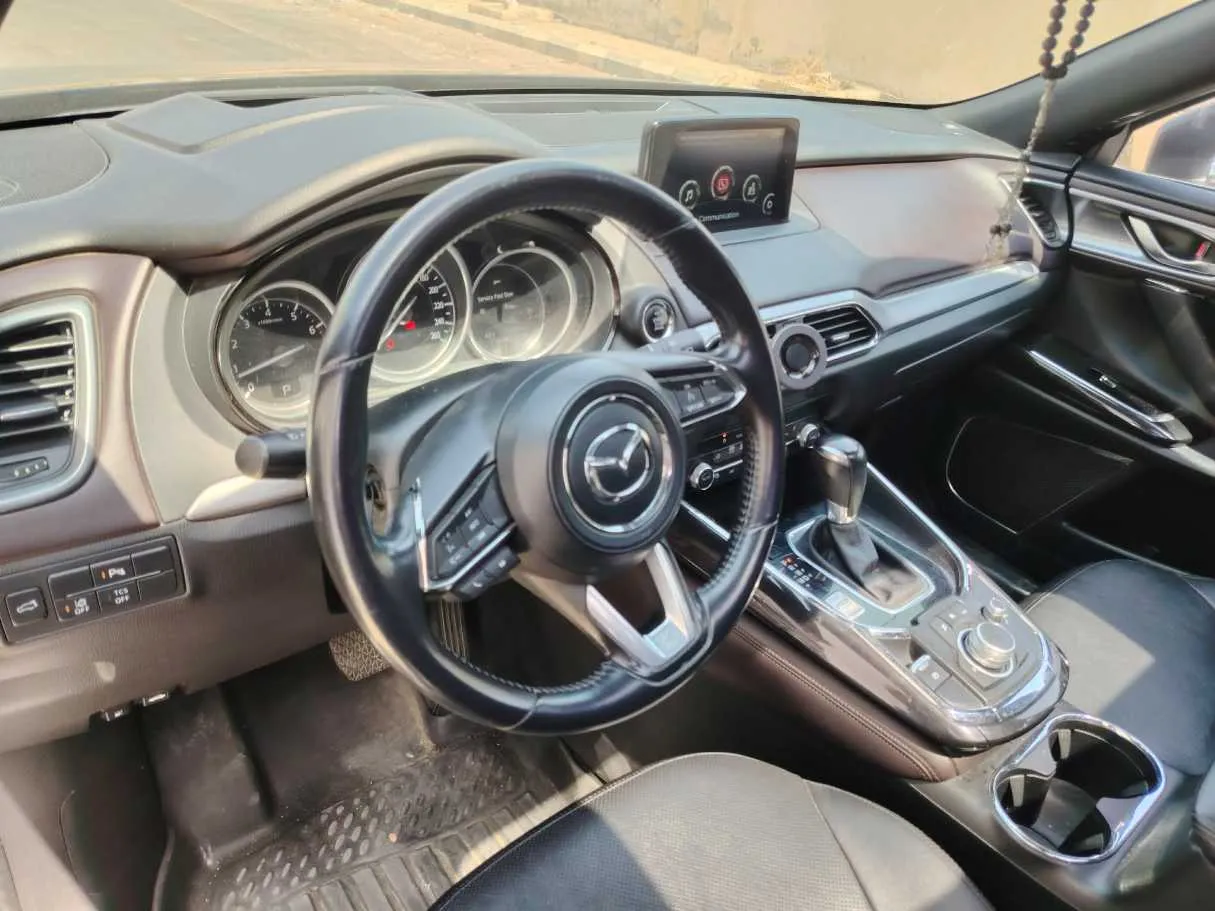 Car image 12