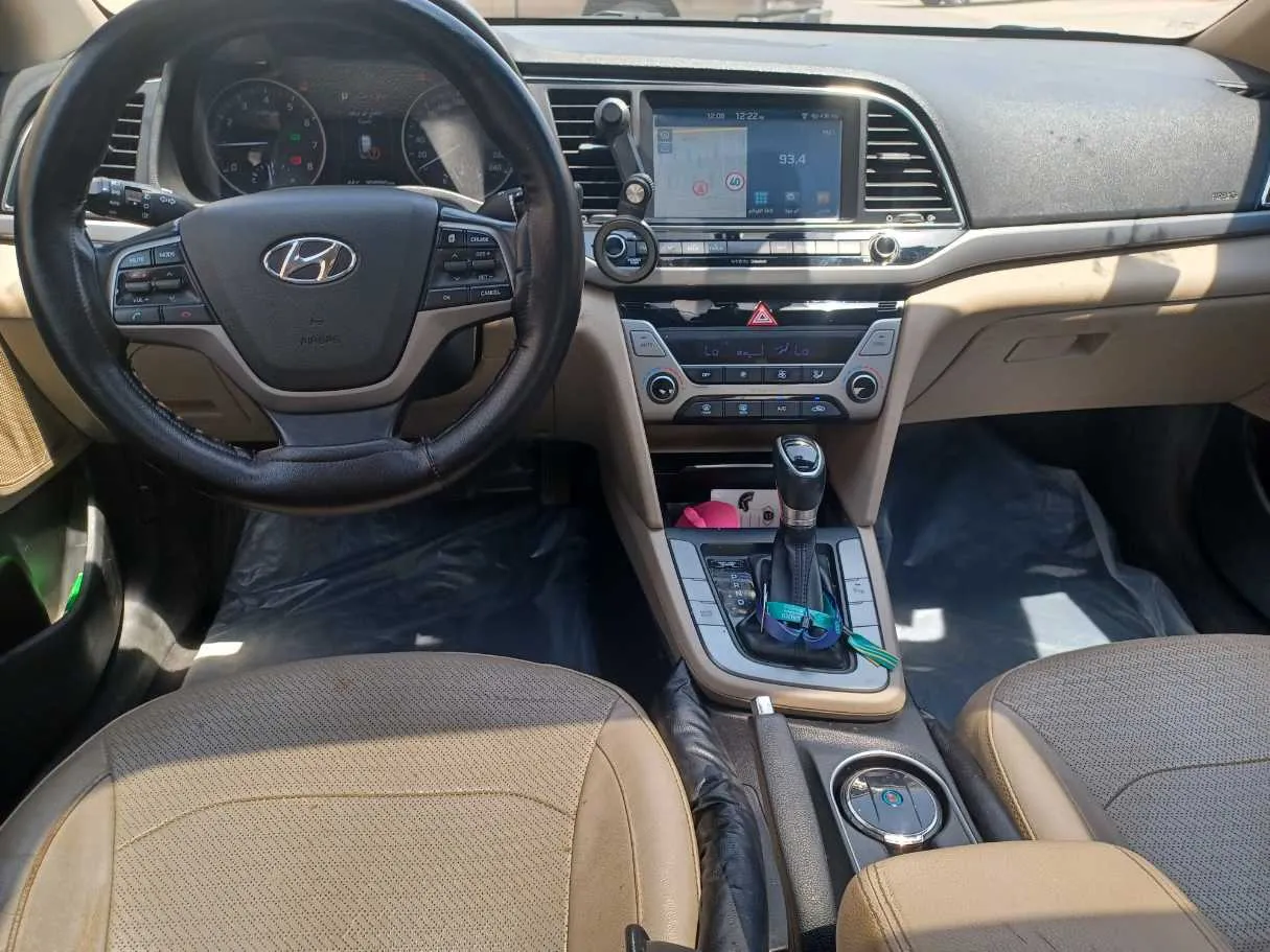 Car image 14