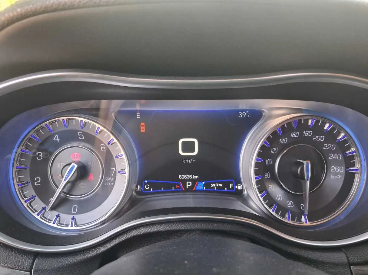 Car image 12