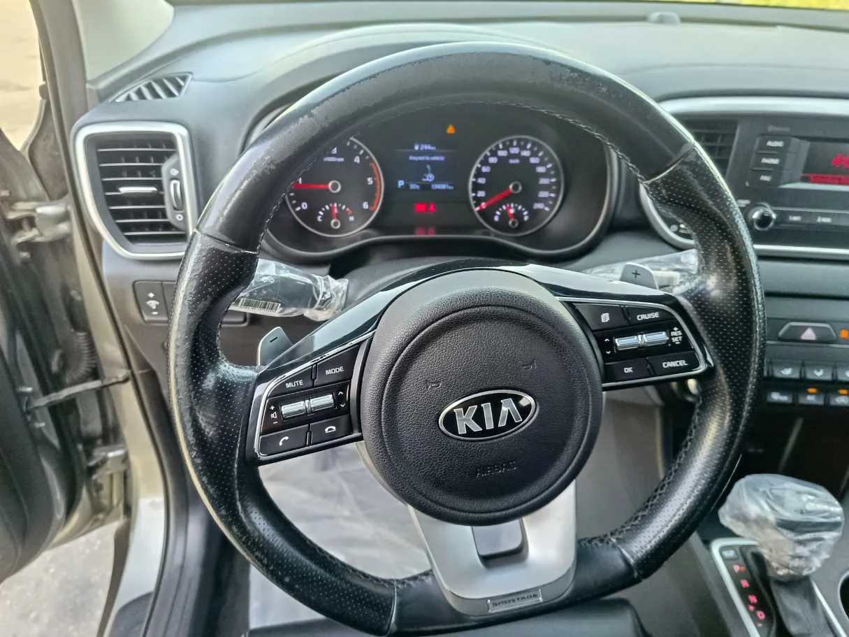 Car image 24