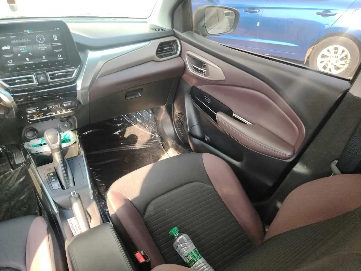 Car image 22