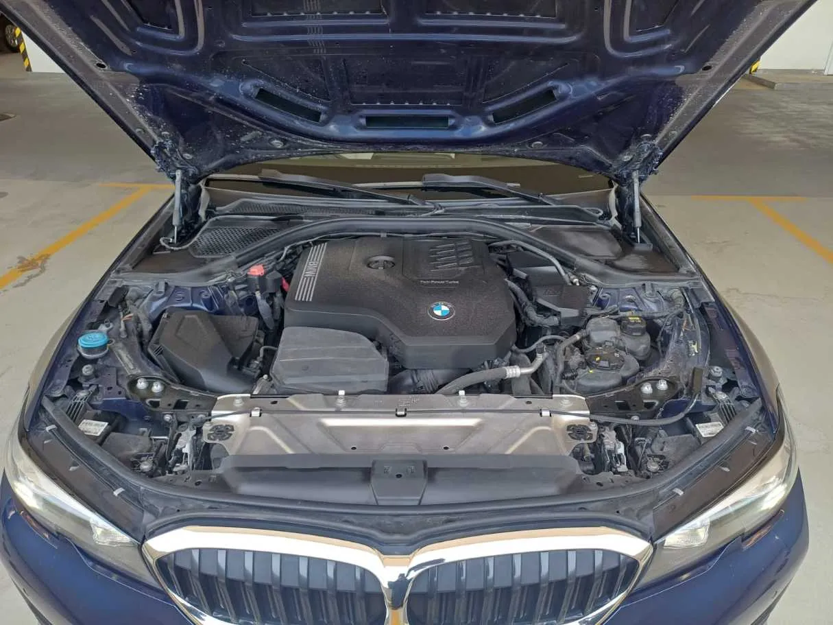 Car image 26