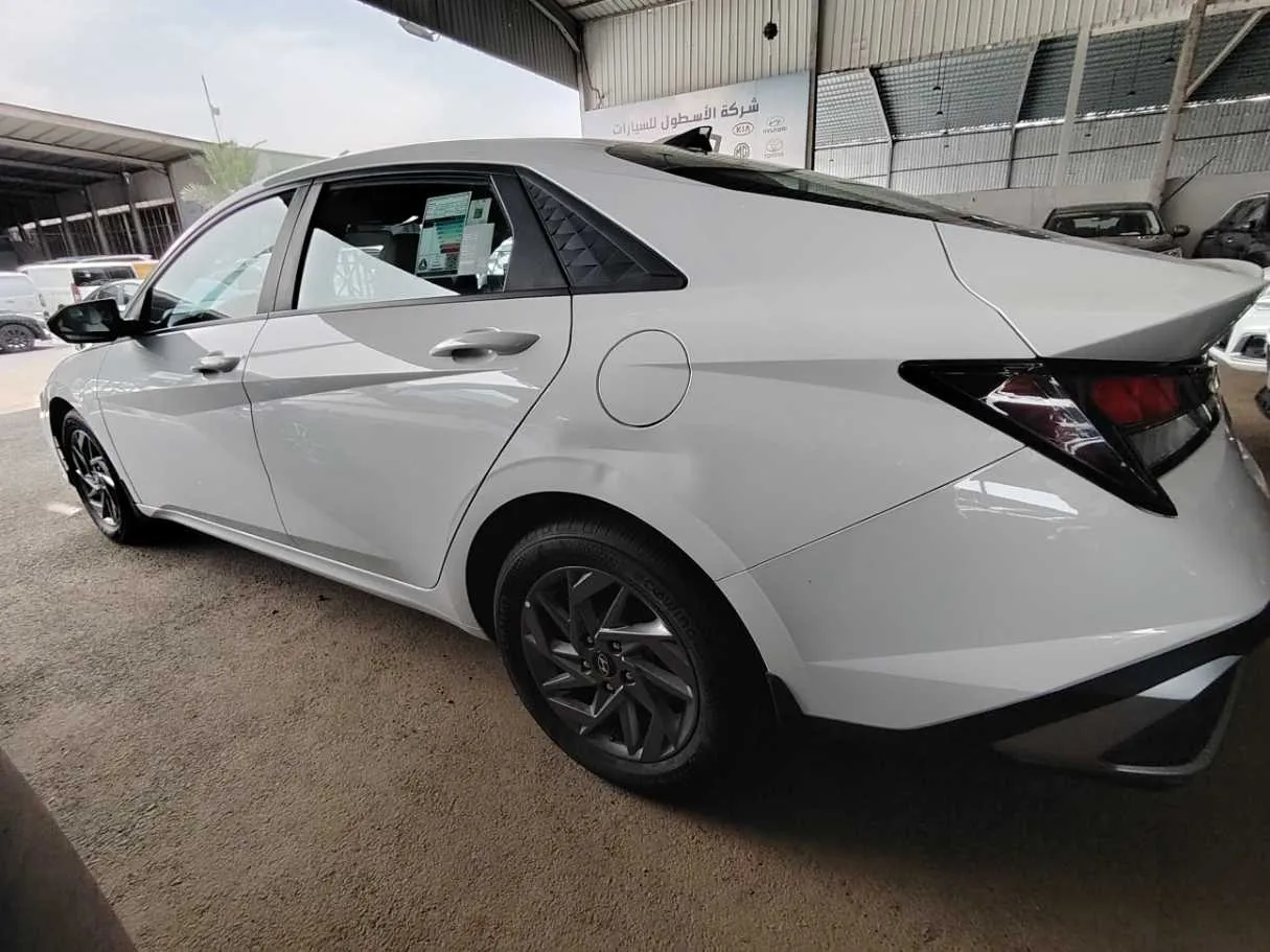 Car image 8