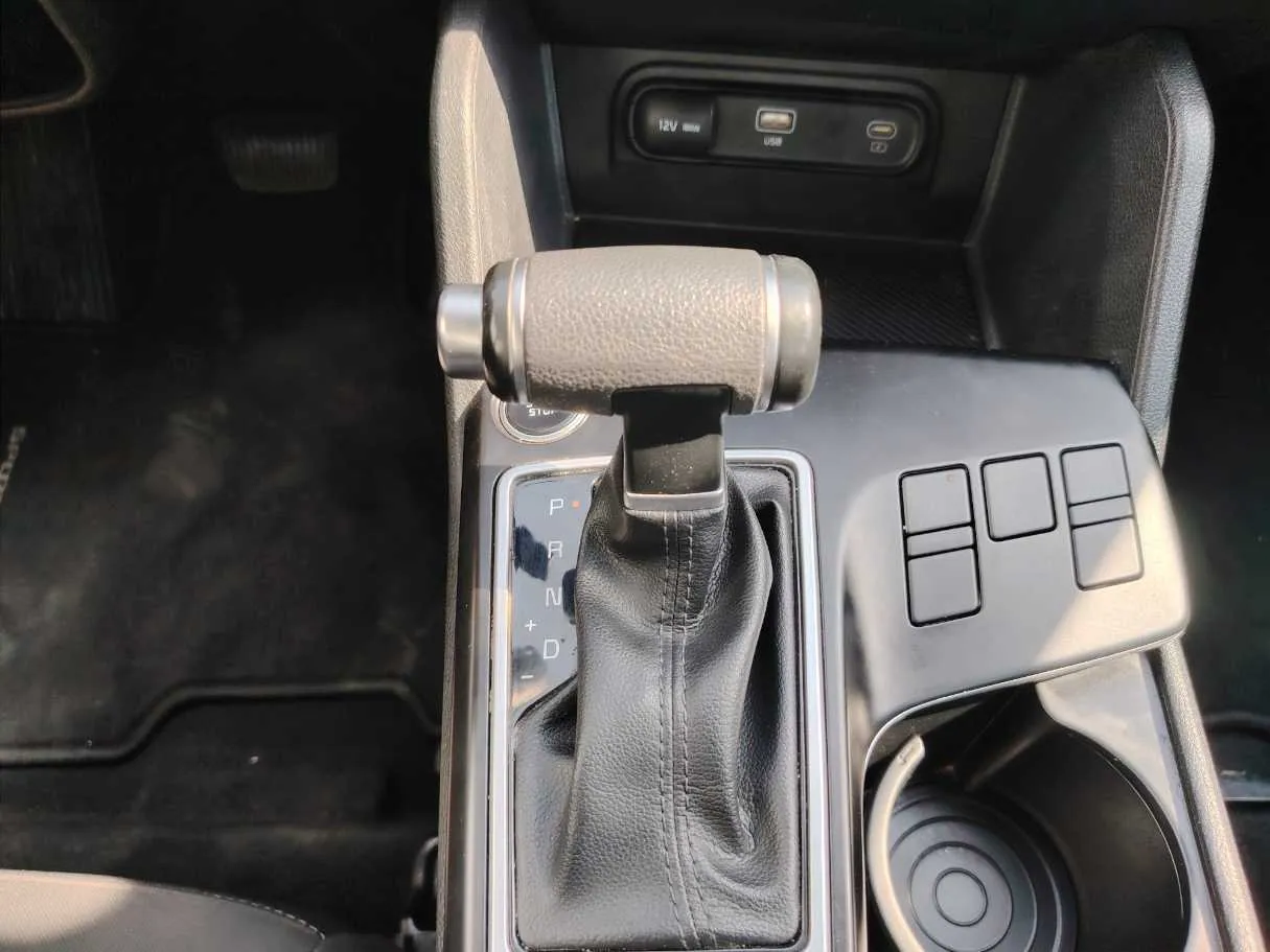 Car image 20