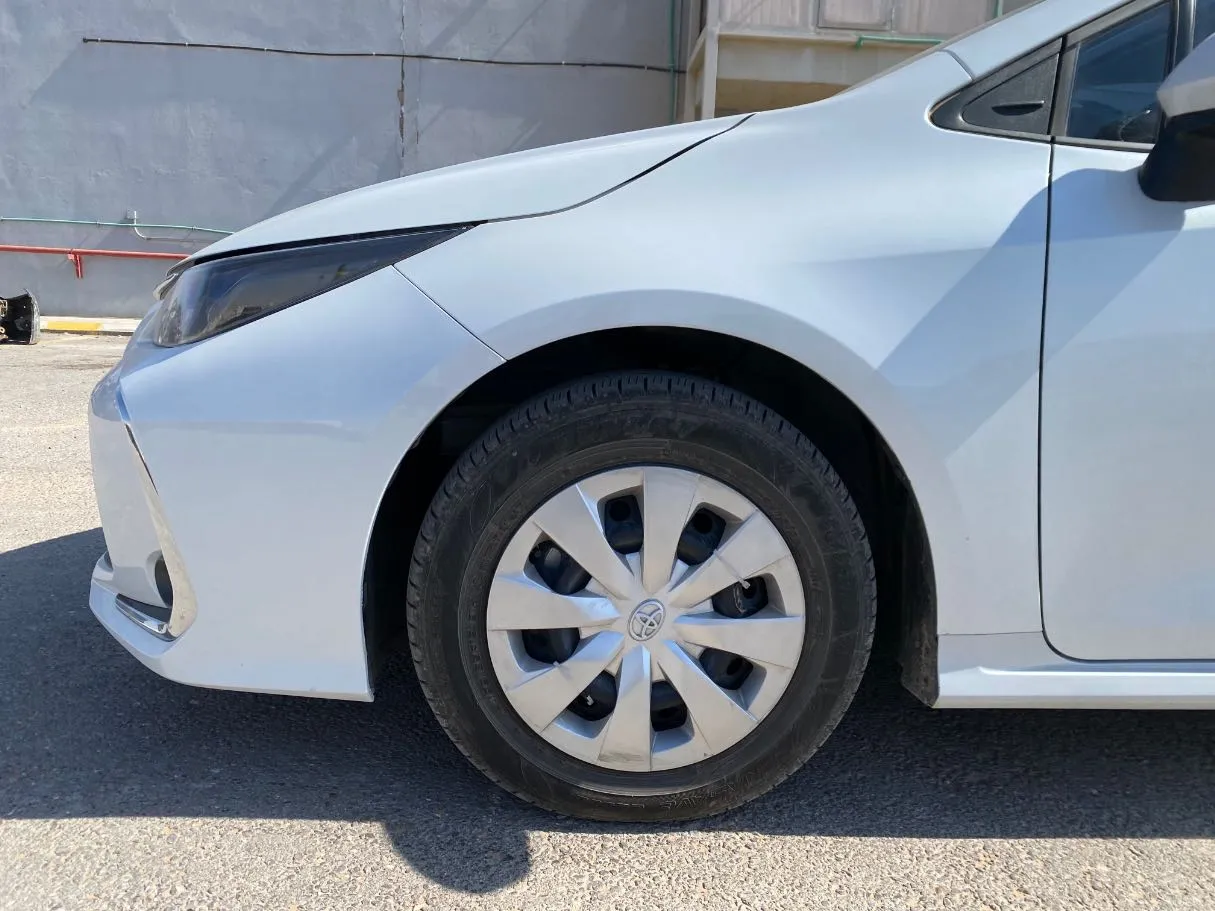 Car image 9