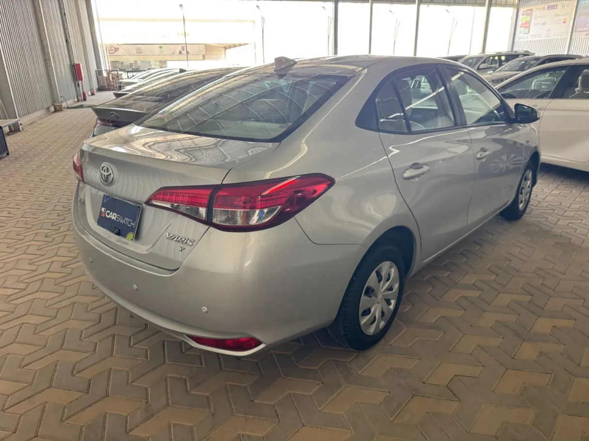 Car image 5