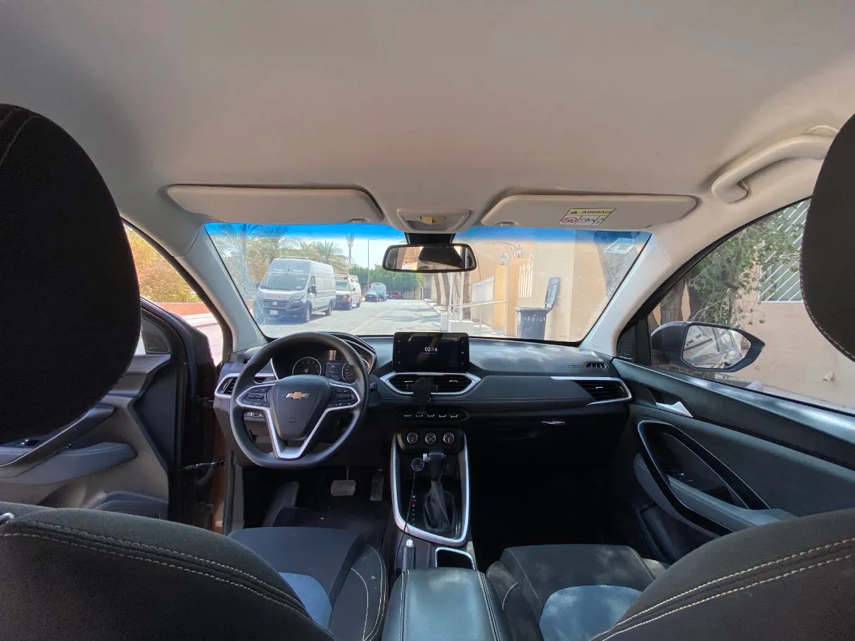 Car image 14