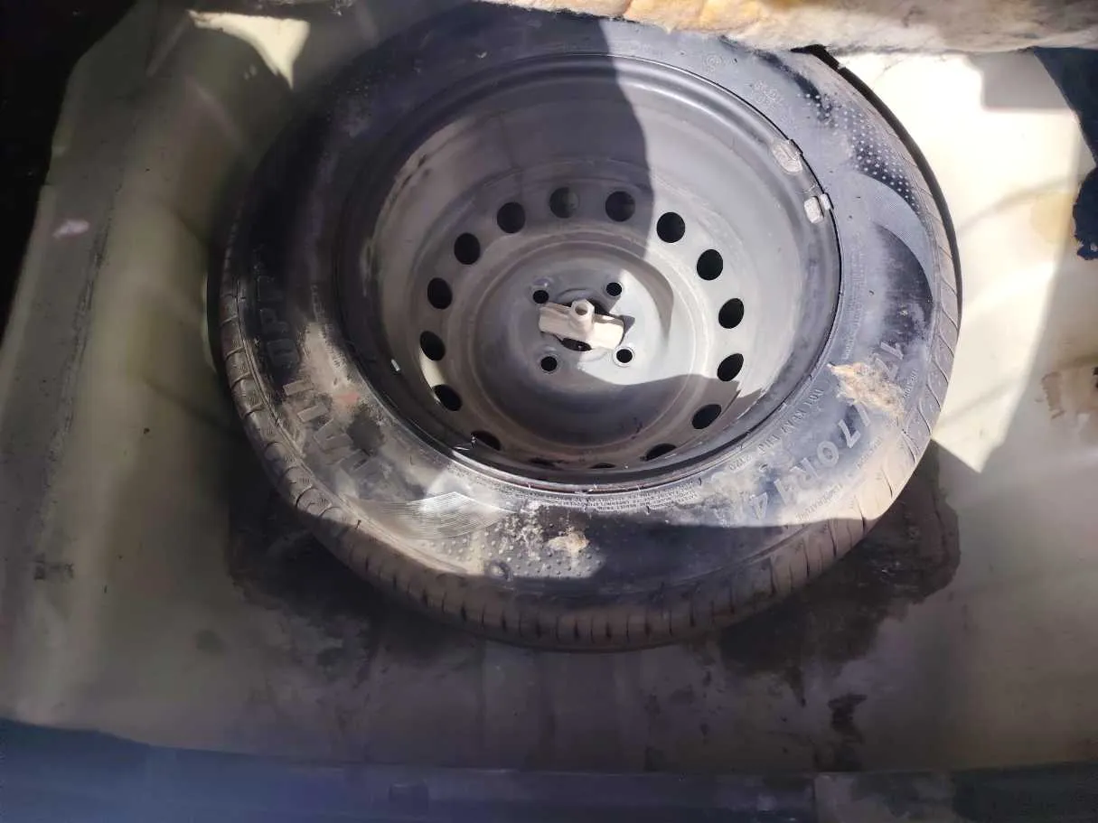 Car image 28
