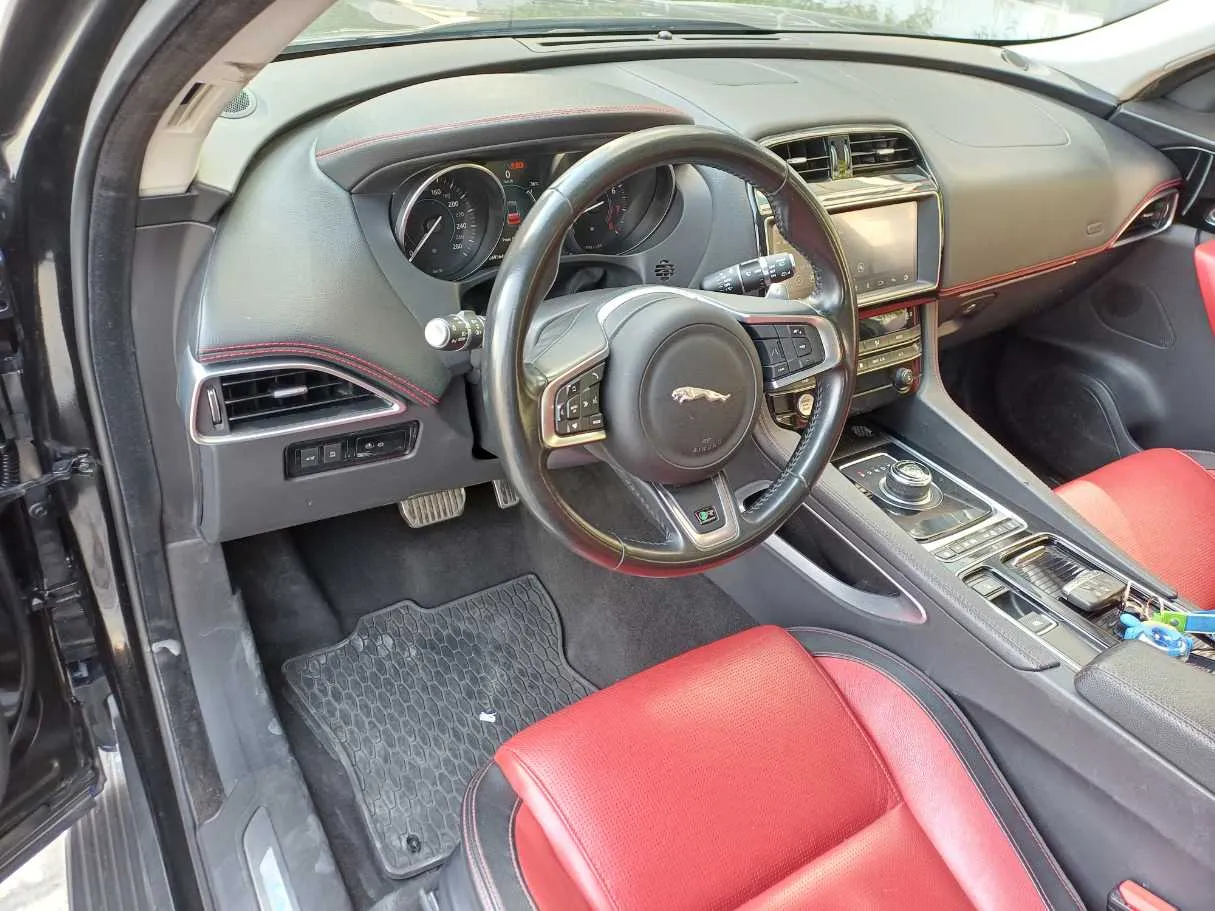 Car image 11