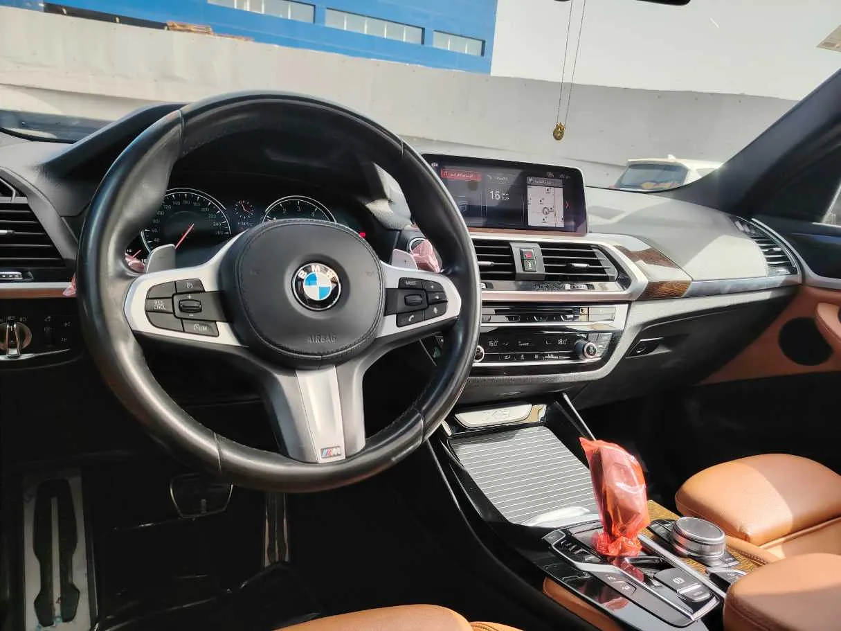 Car image 25