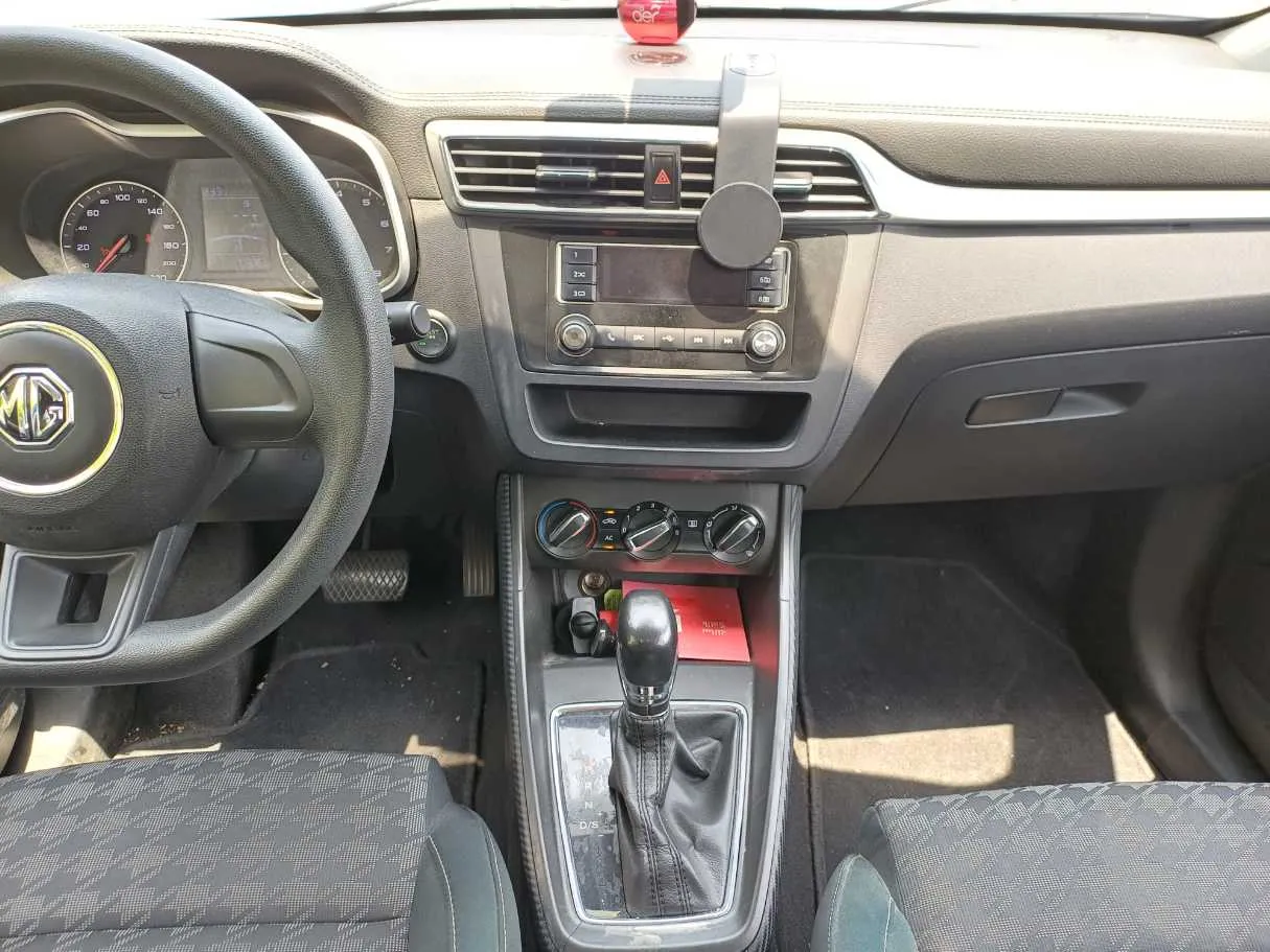 Car image 16