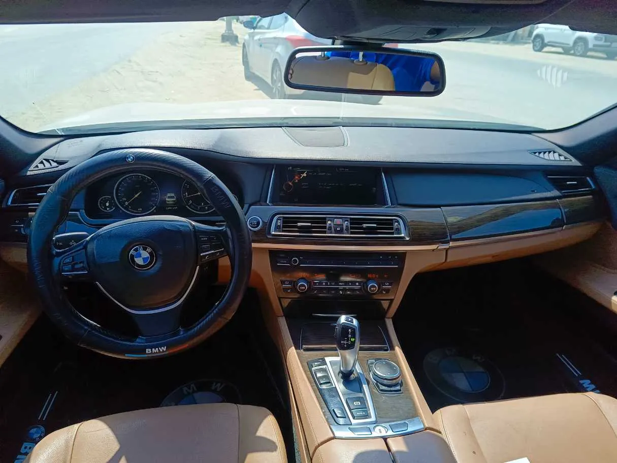 Car image 17