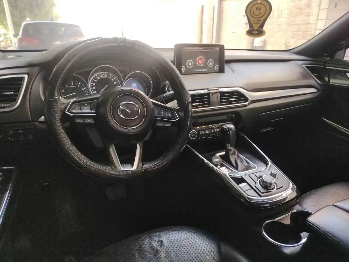 Car image 26