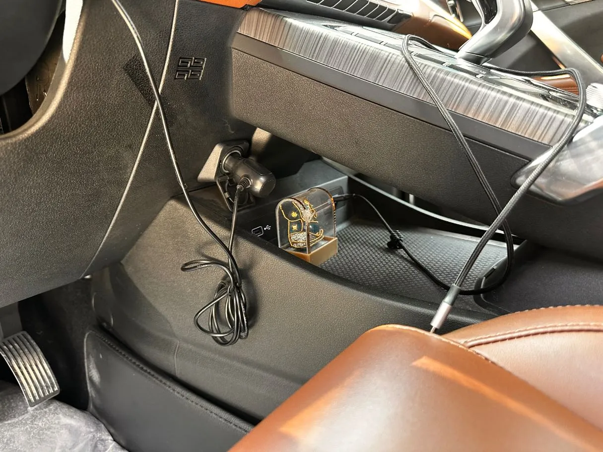 Car image 18