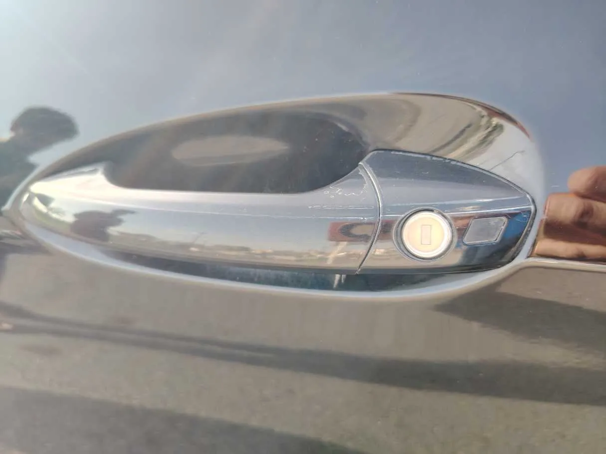 Car image 20