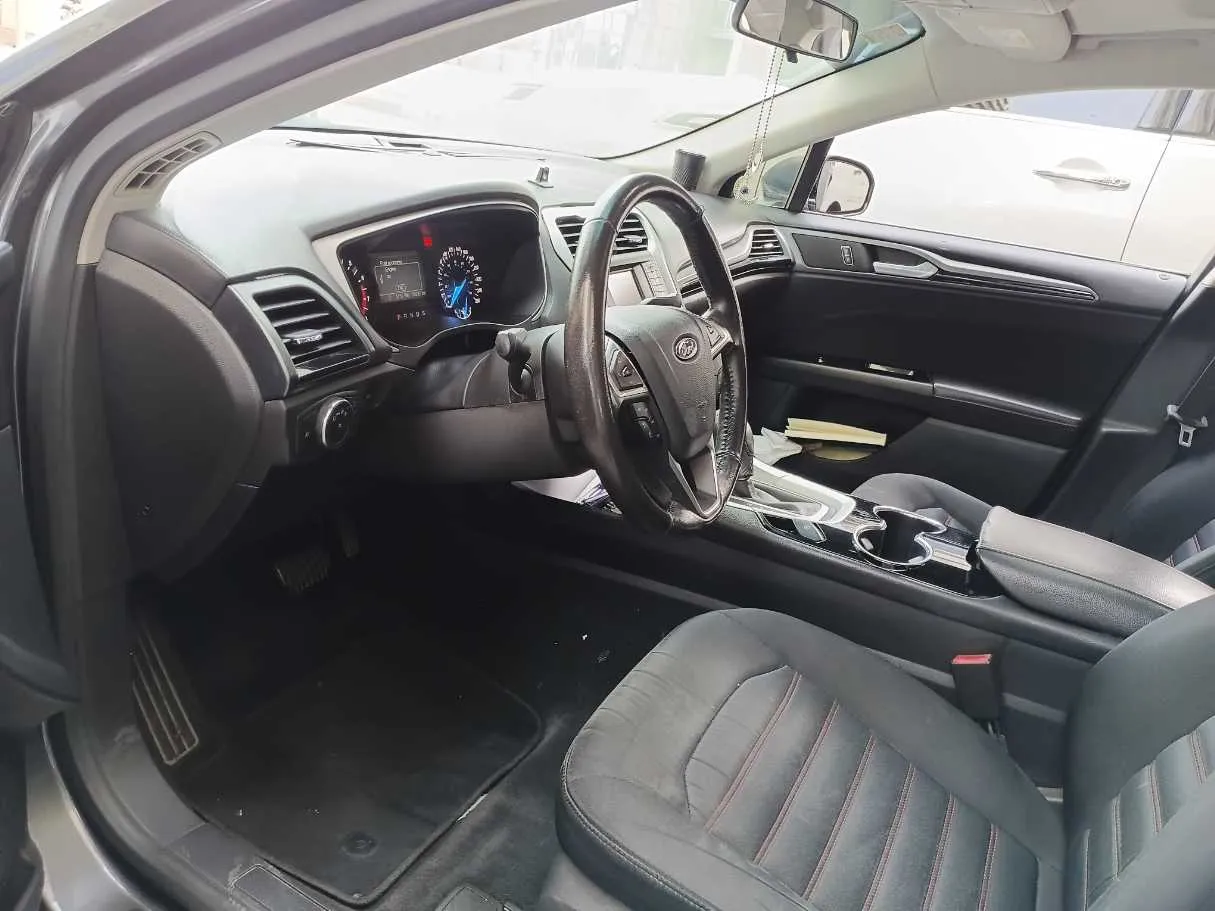 Car image 11