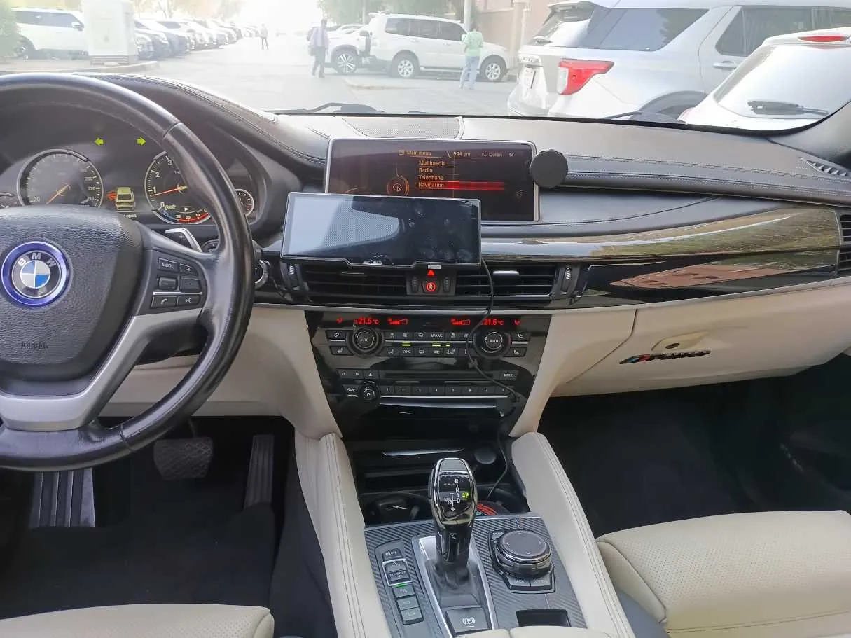 Car image 17