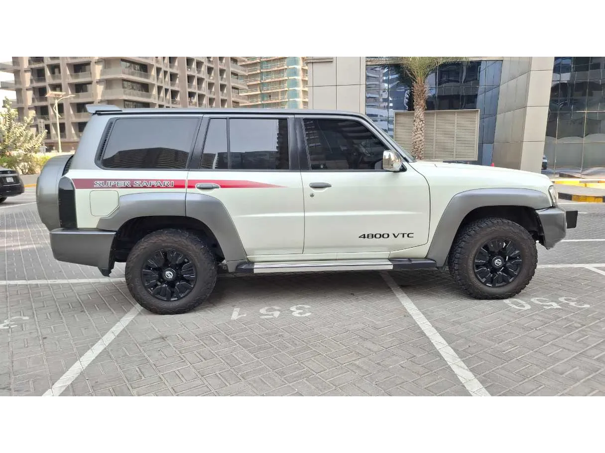 Car image 8