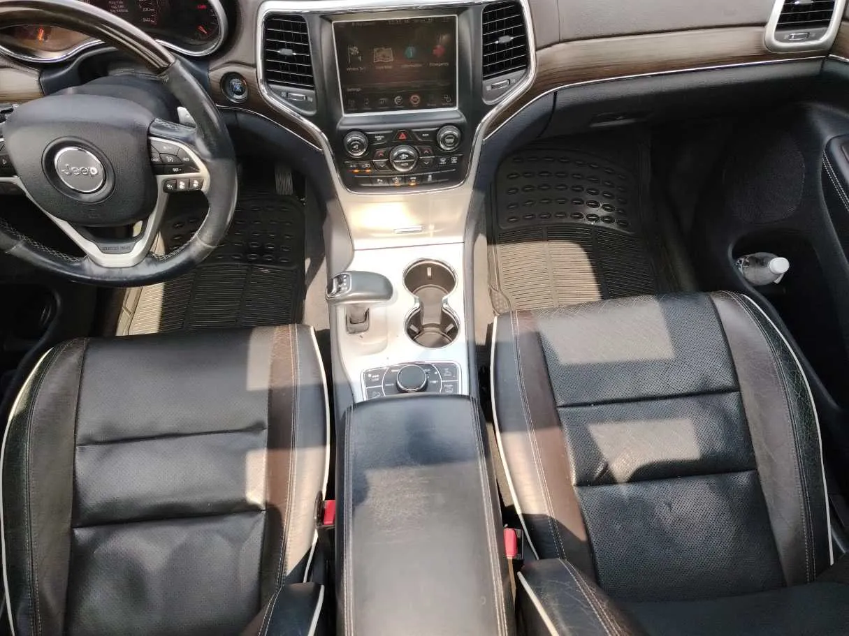Car image 19