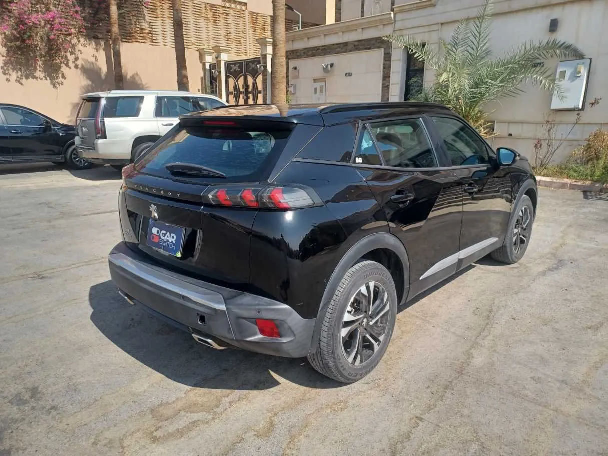 Car image 5