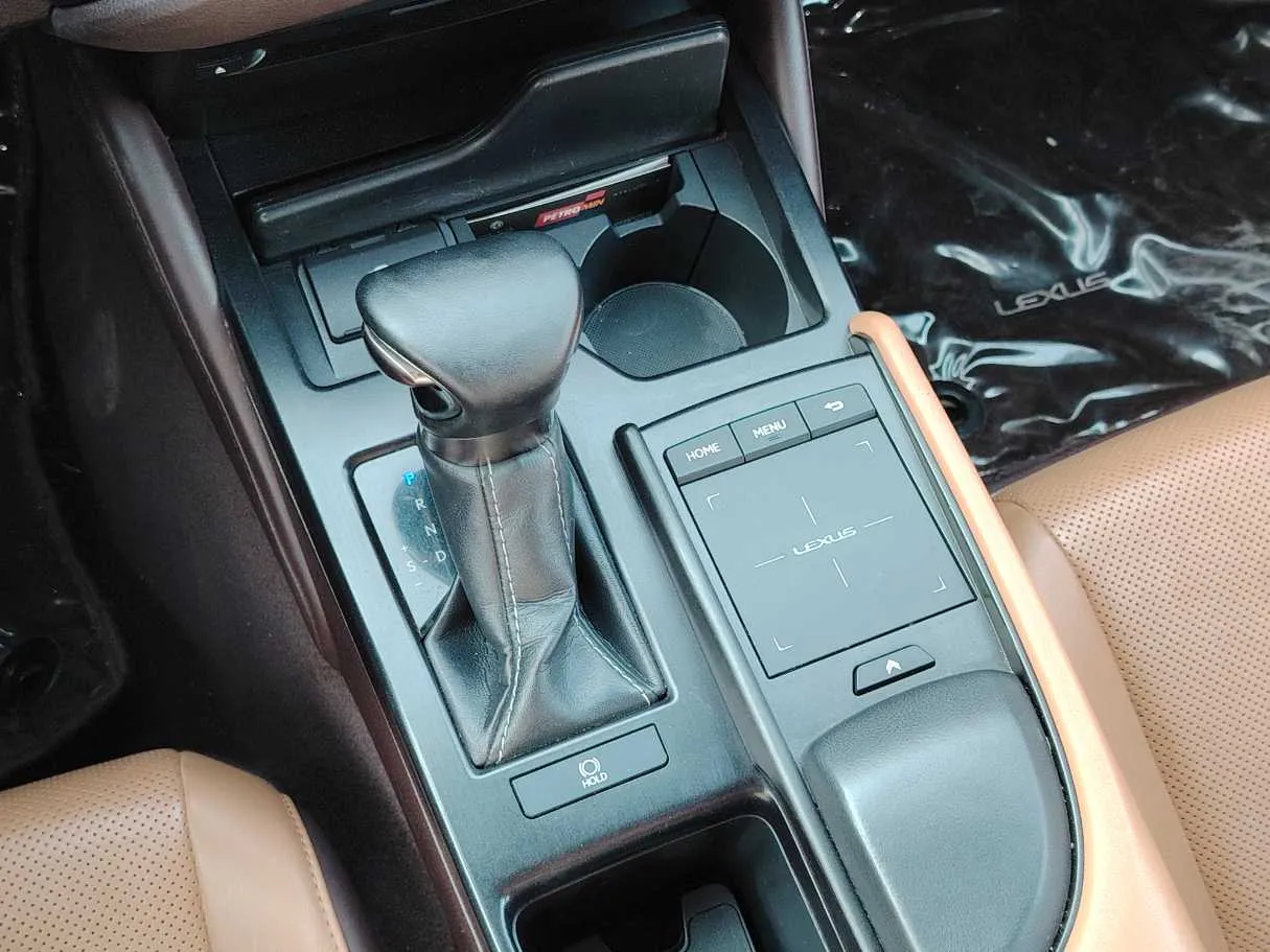 Car image 22
