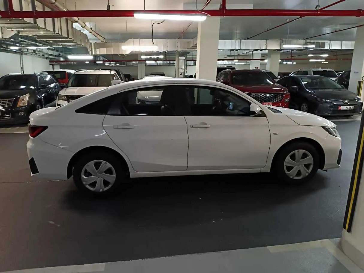 Car image 8
