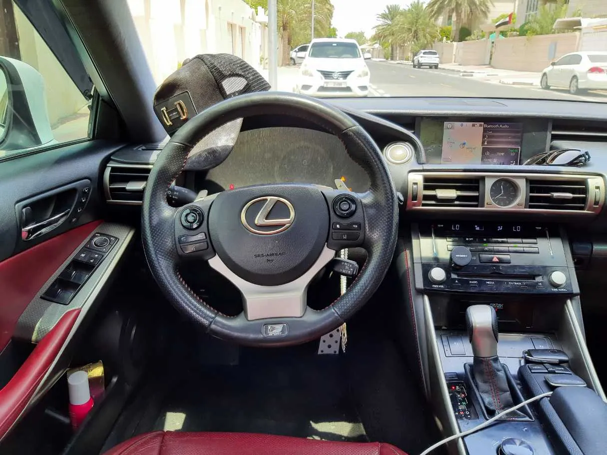 Car image 17