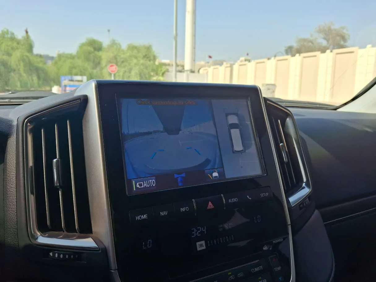 Car image 16