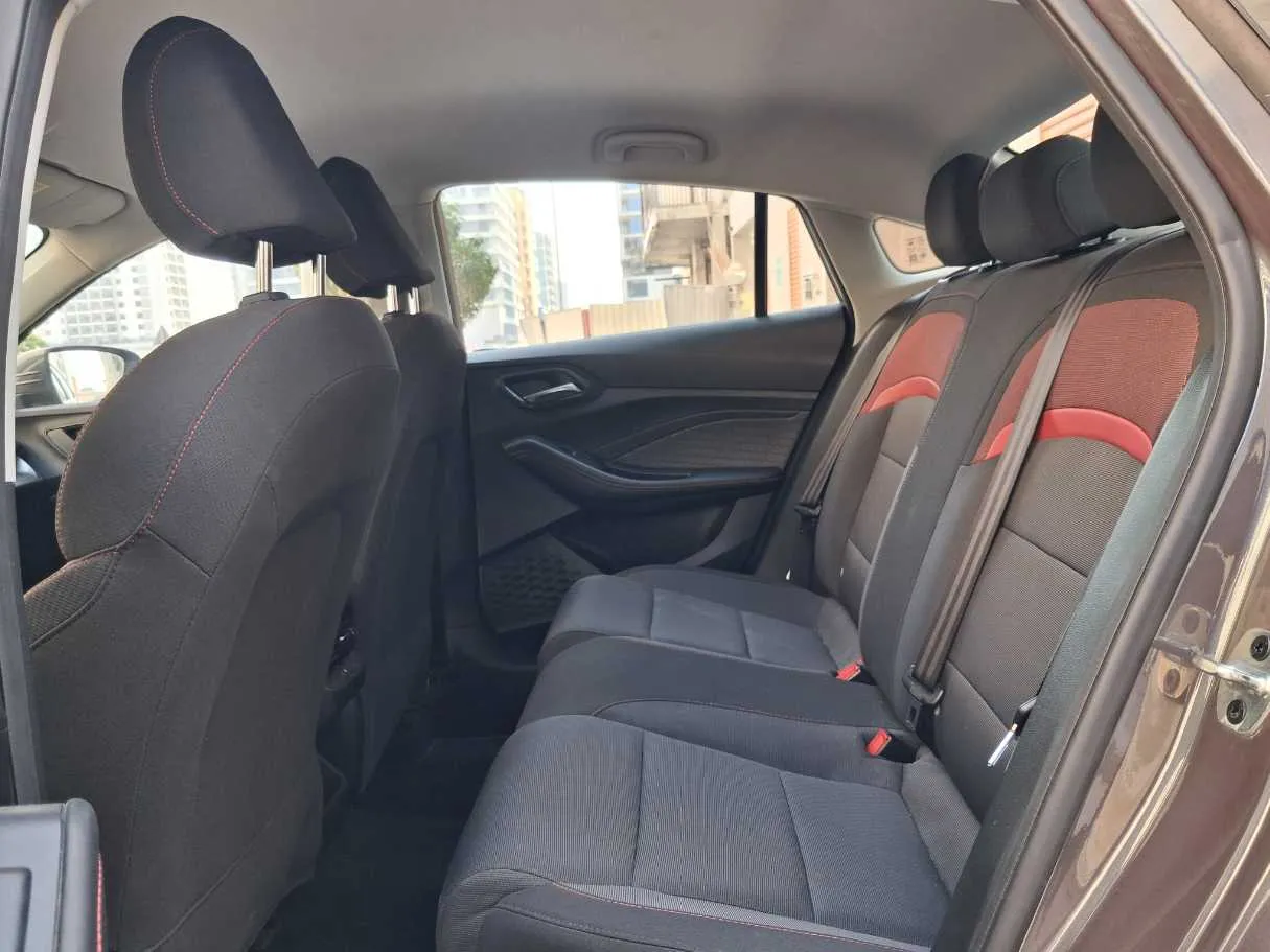 Car image 13