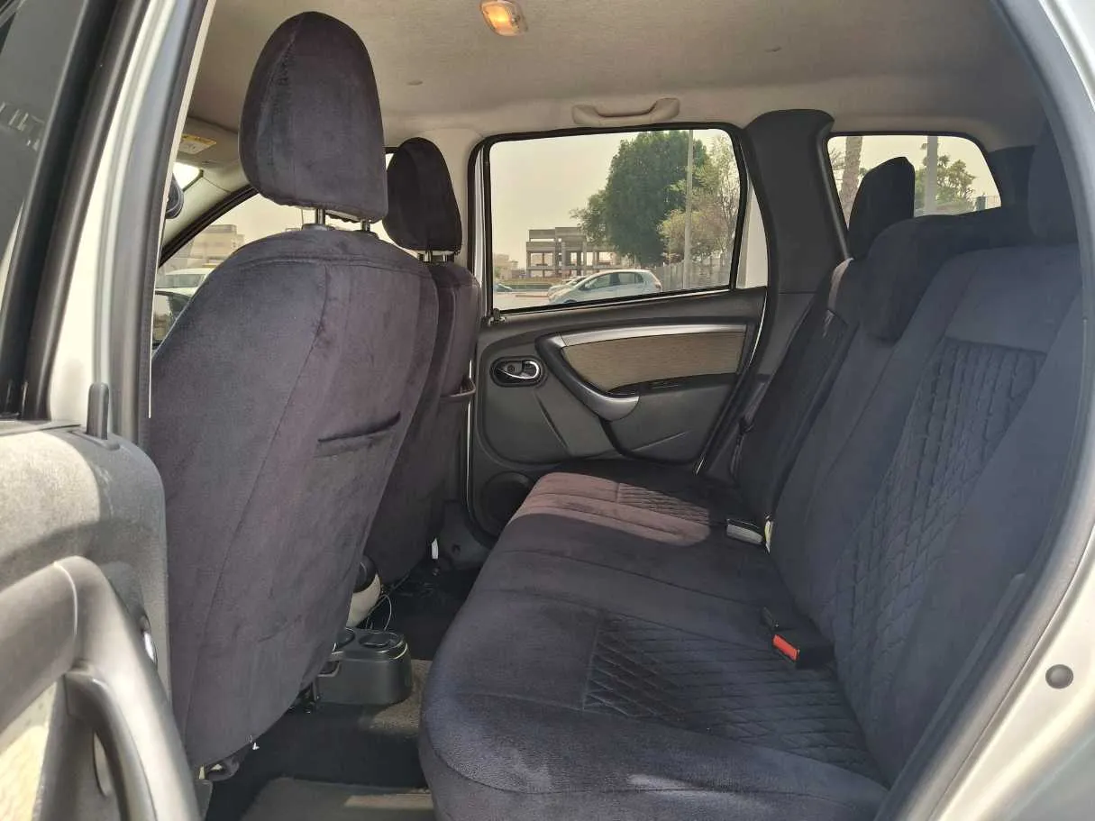 Car image 13