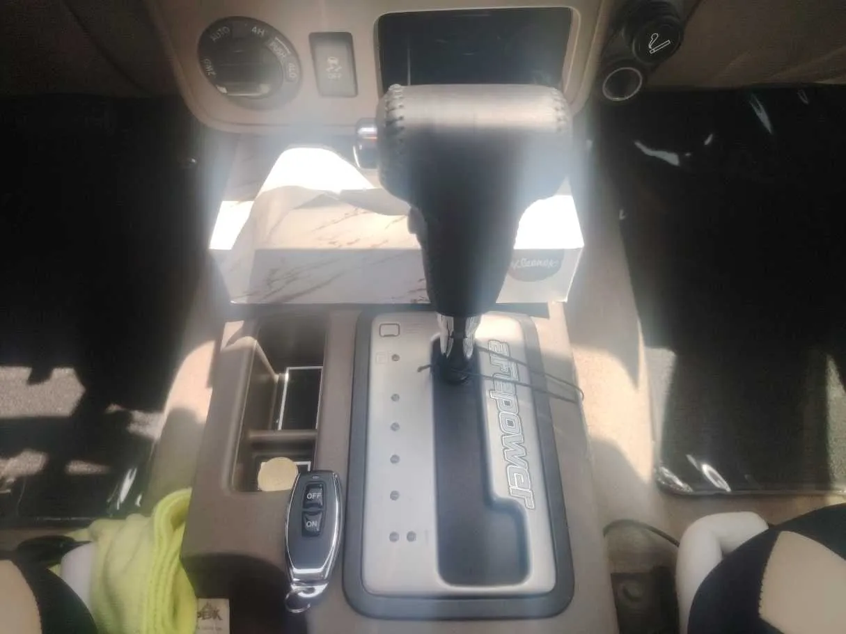 Car image 19