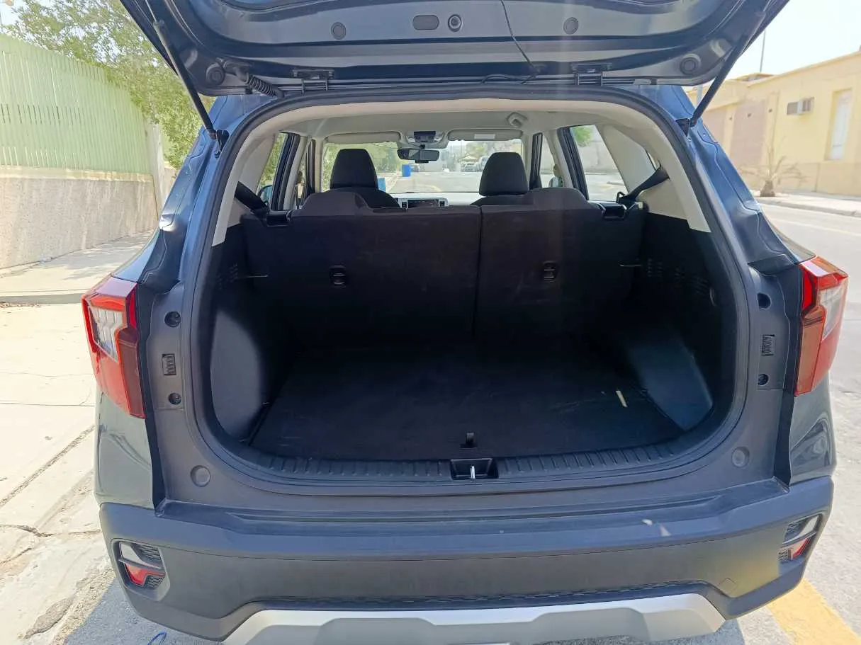 Car image 28