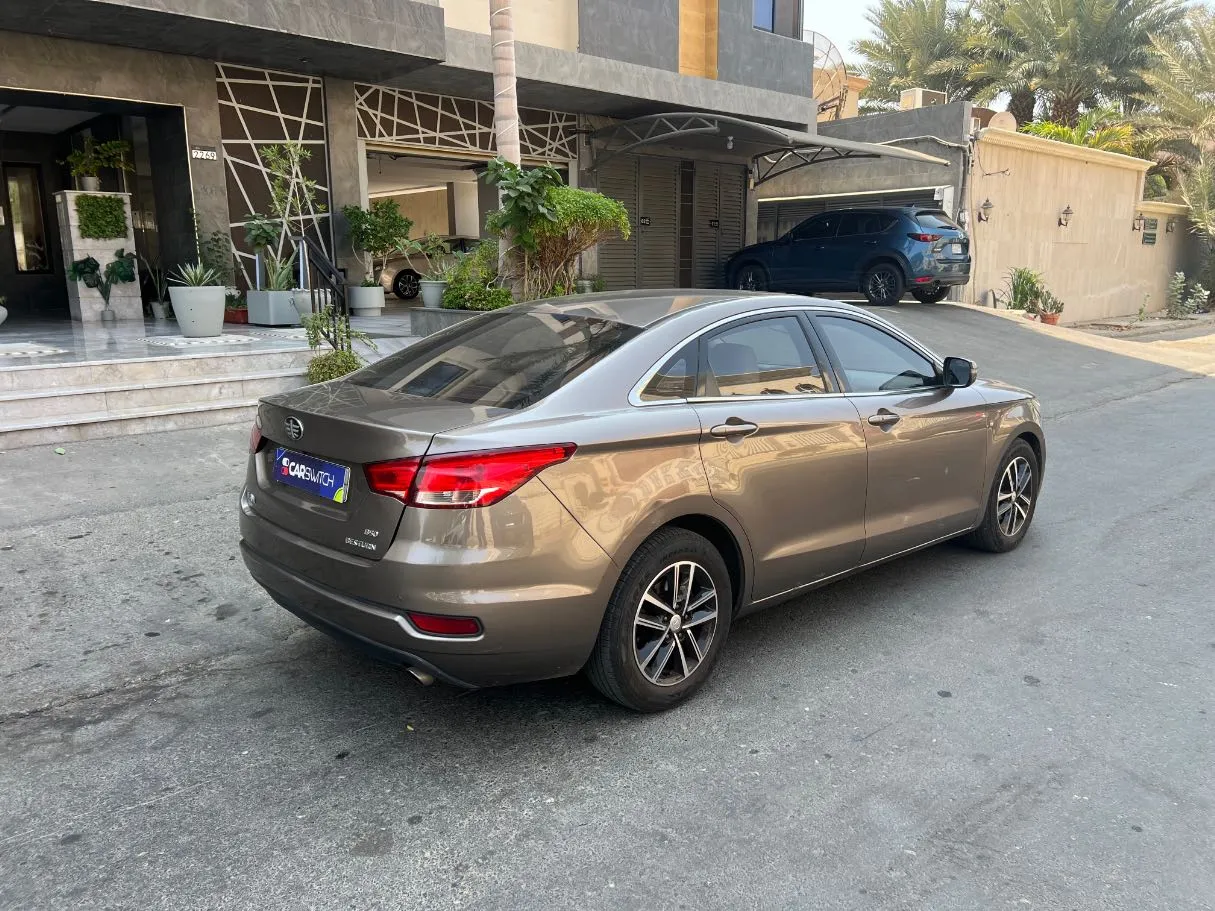 Car image 5