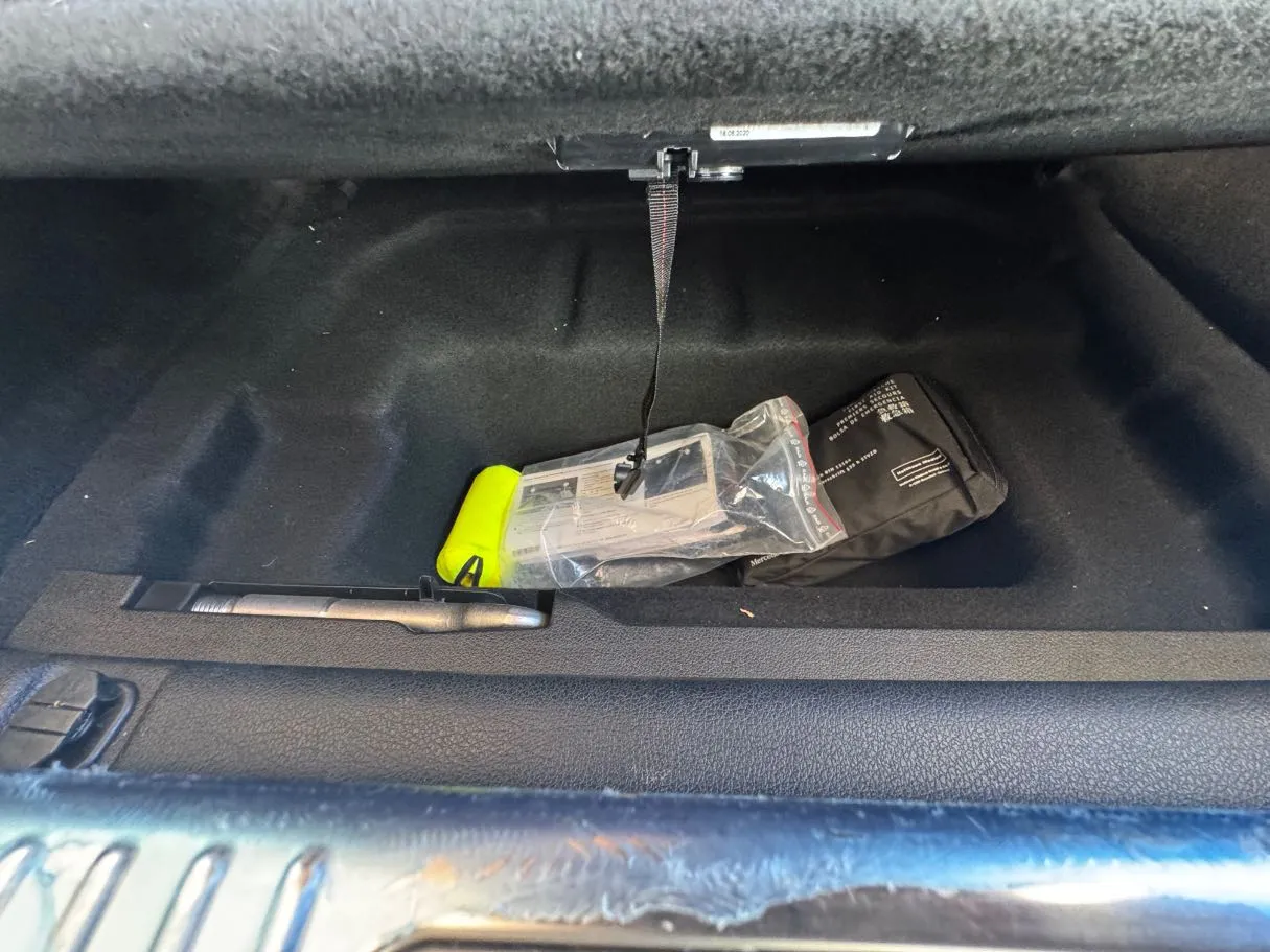 Car image 24
