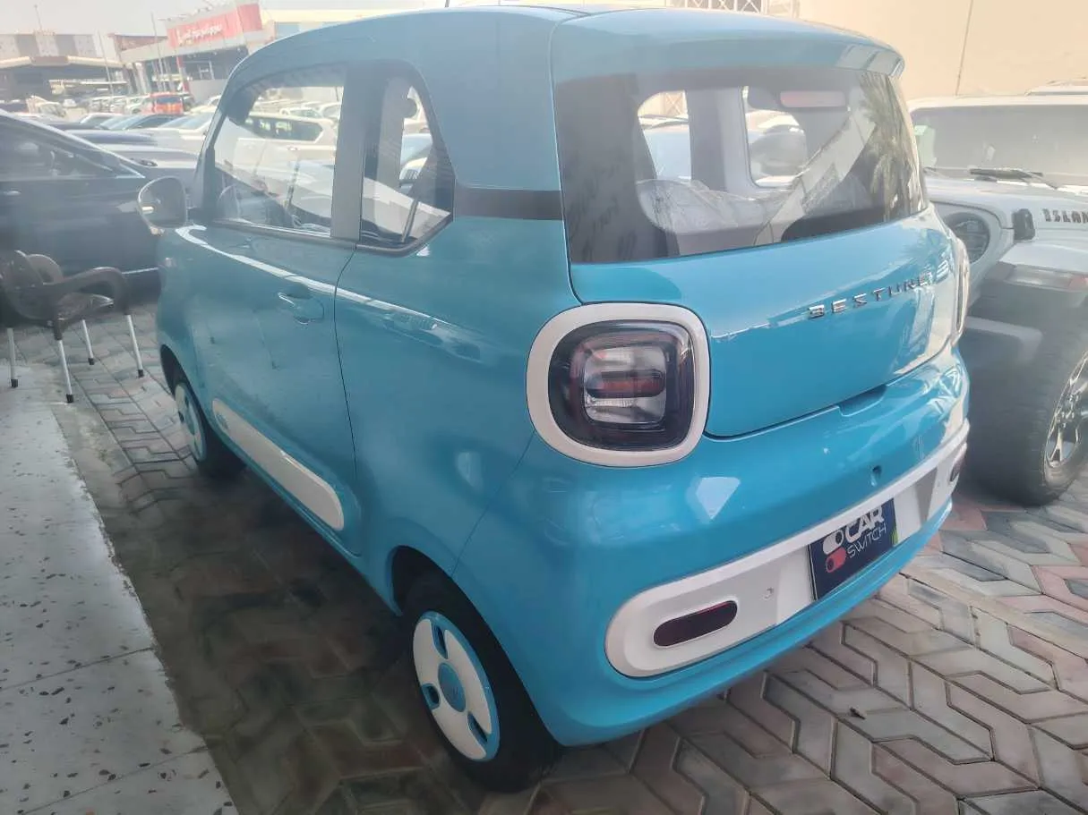 Car image 7
