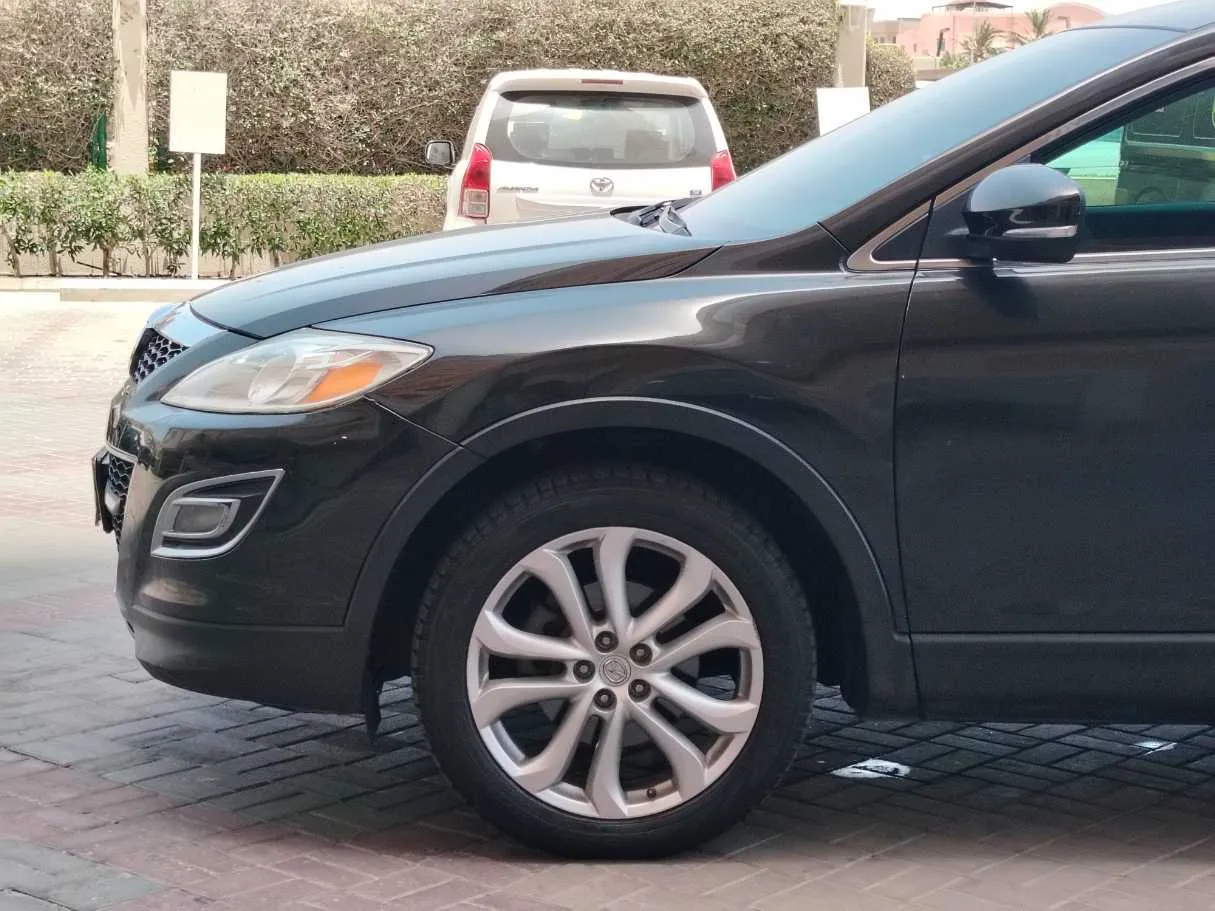 Car image 9