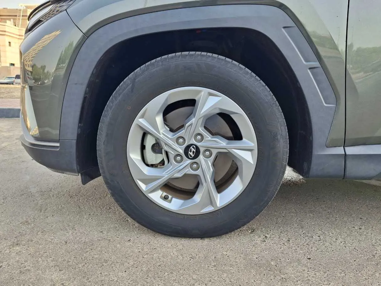 Car image 9