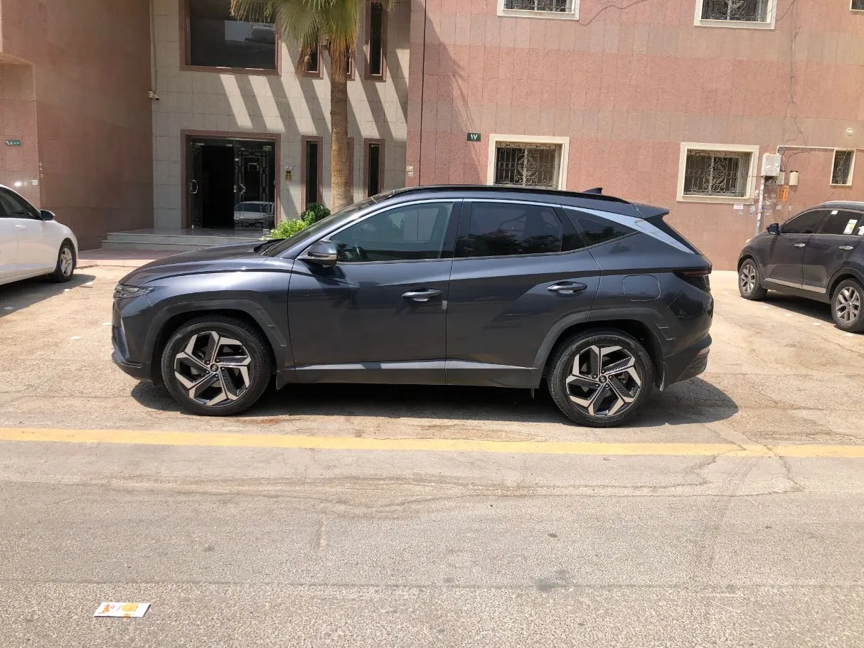 Car image 8