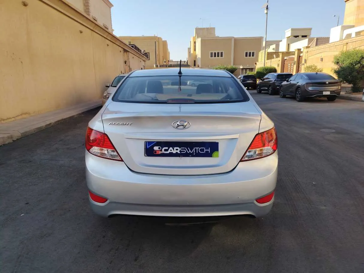 Car image 6