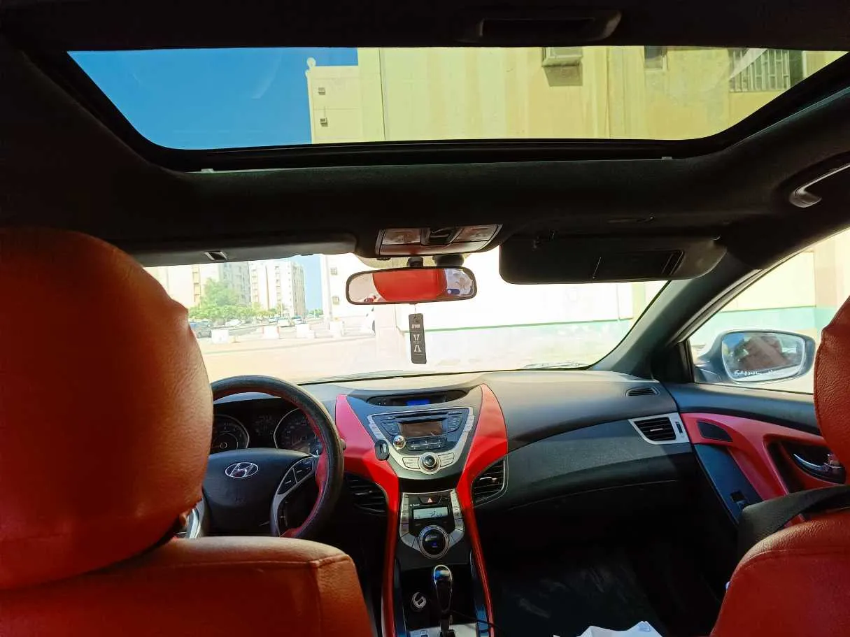 Car image 18