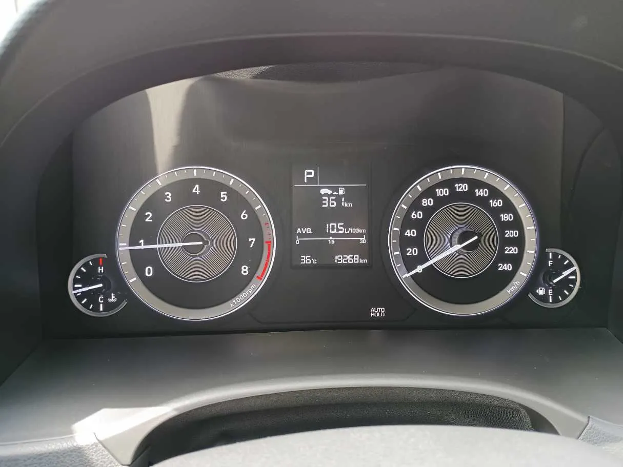 Car image 18