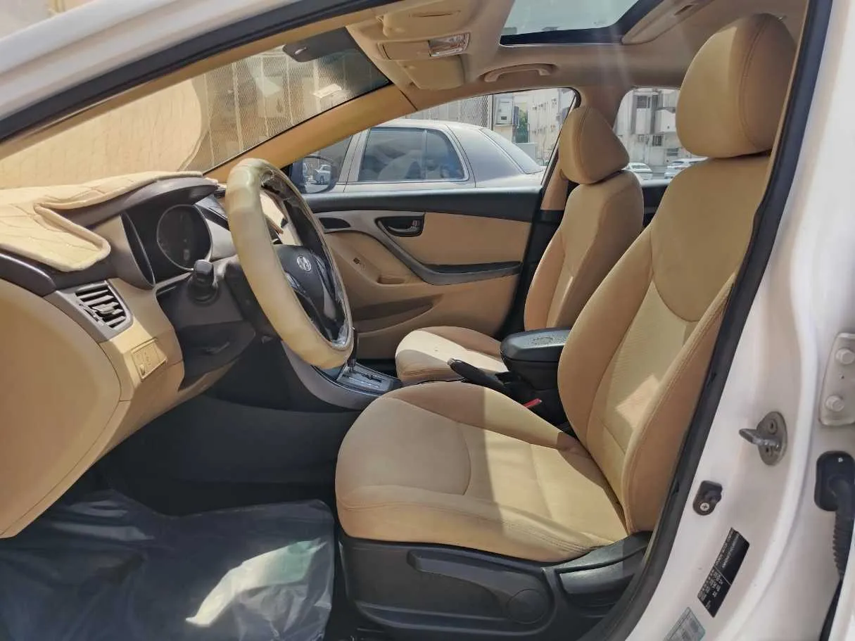 Car image 14