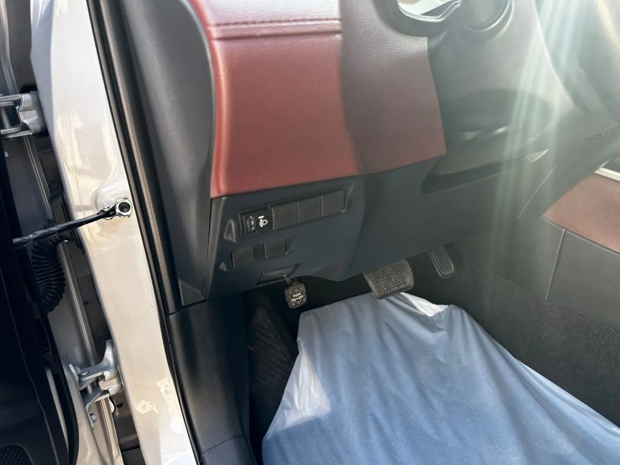 Car image 26