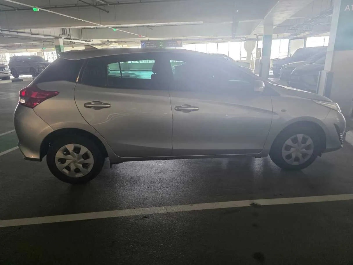 Car image 4