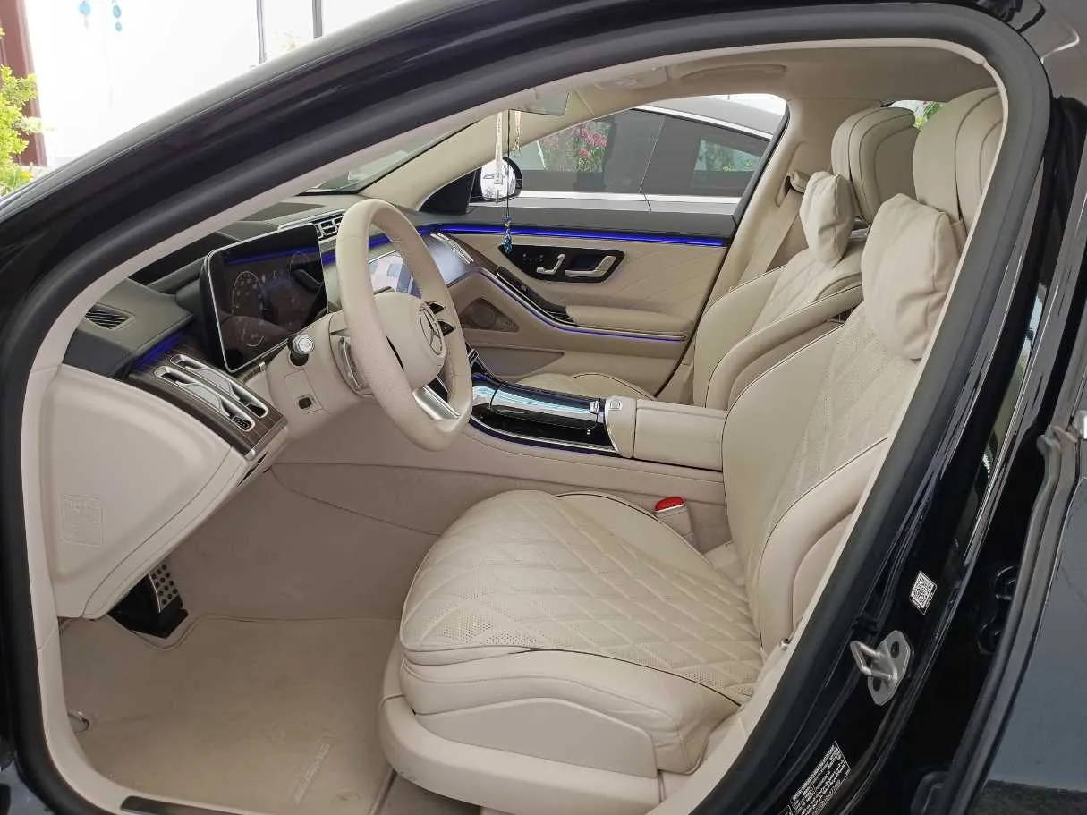 Car image 12