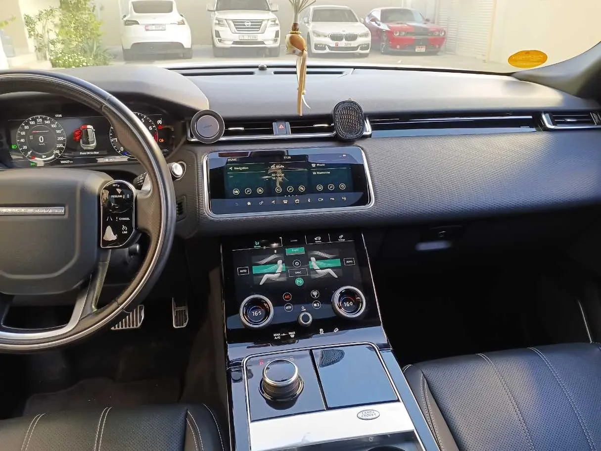 Car image 15