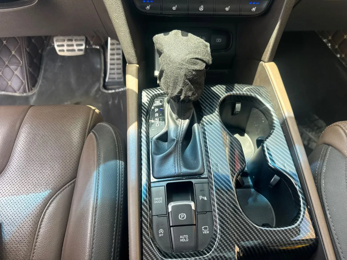 Car image 17
