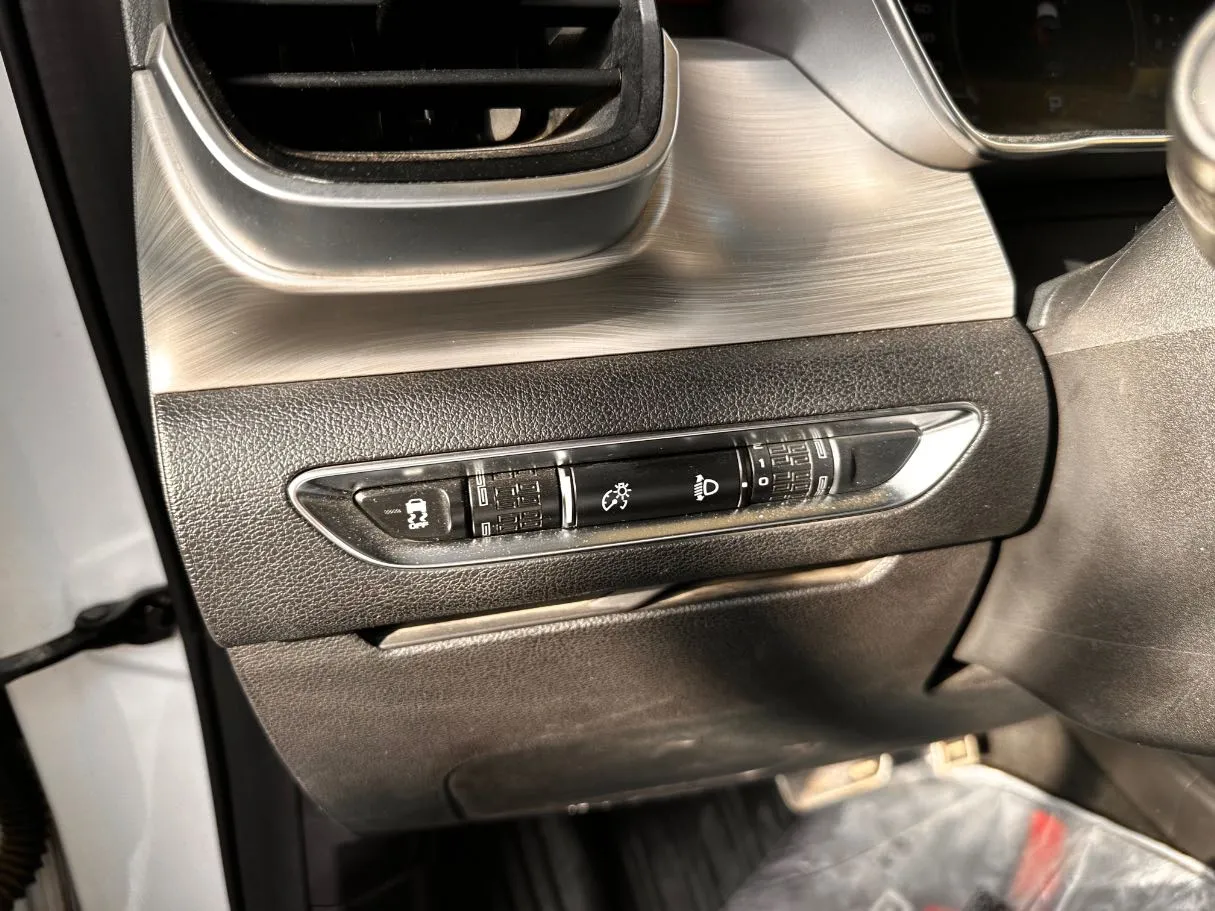 Car image 23