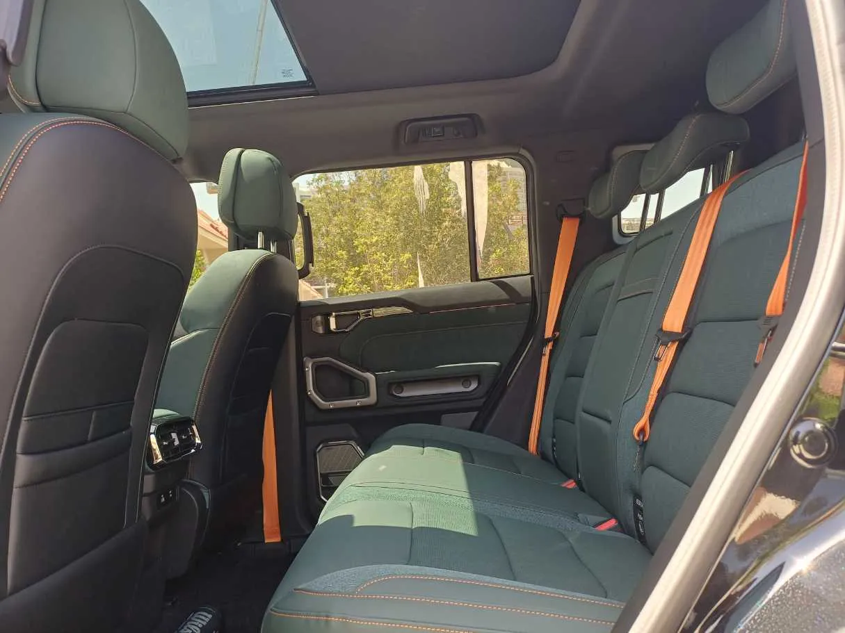 Car image 13